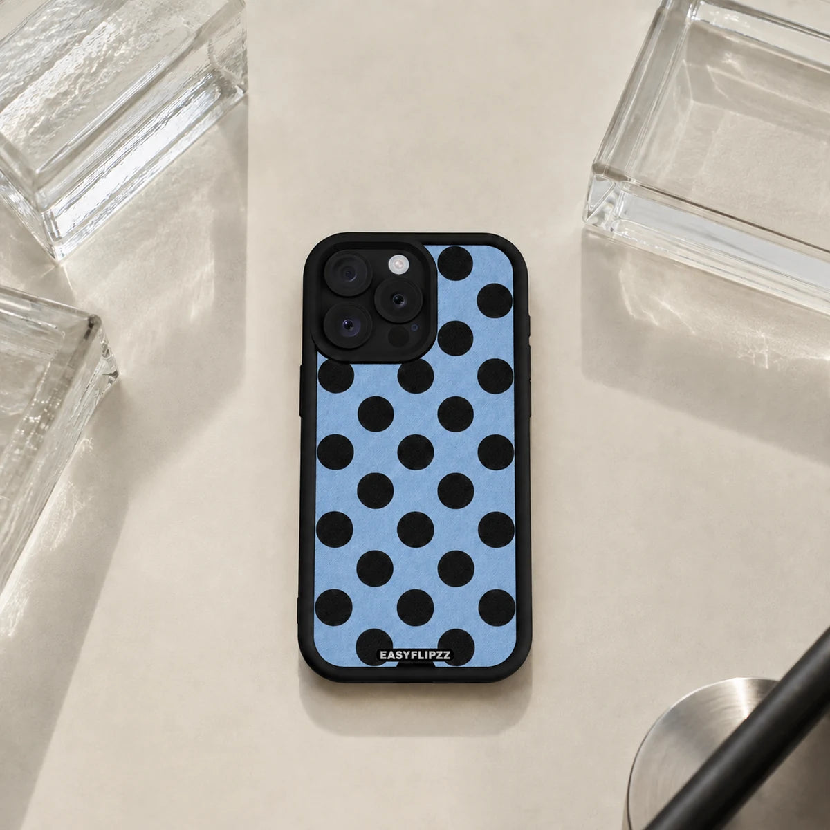 EasyFlipzz gallery lifestyle Celeste Black Base Set