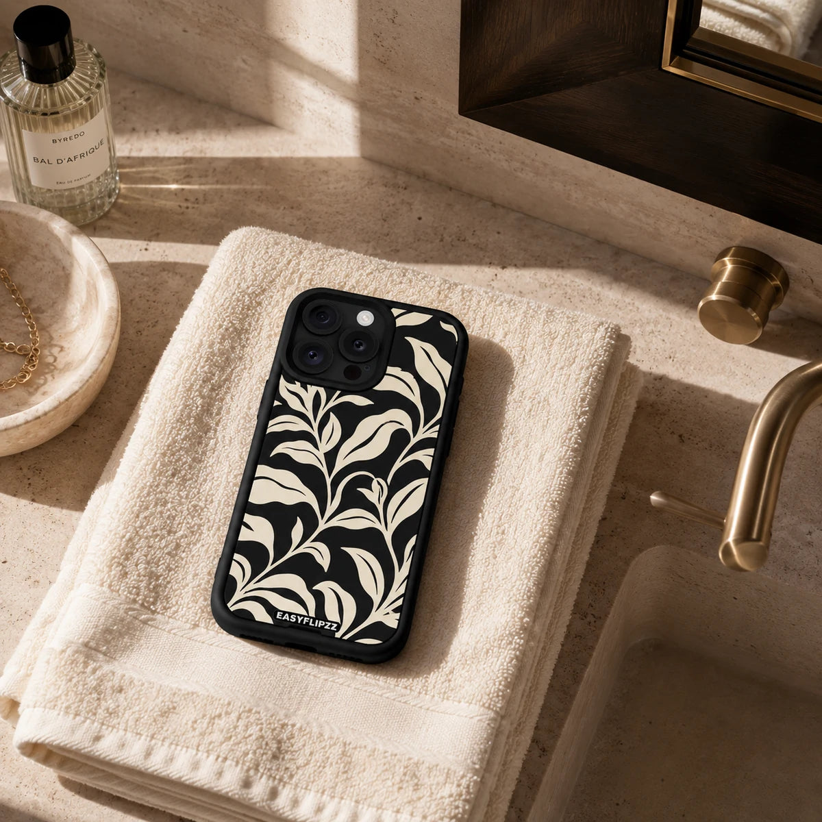 EasyFlipzz gallery lifestyle Noir Botanica Black Base Set
