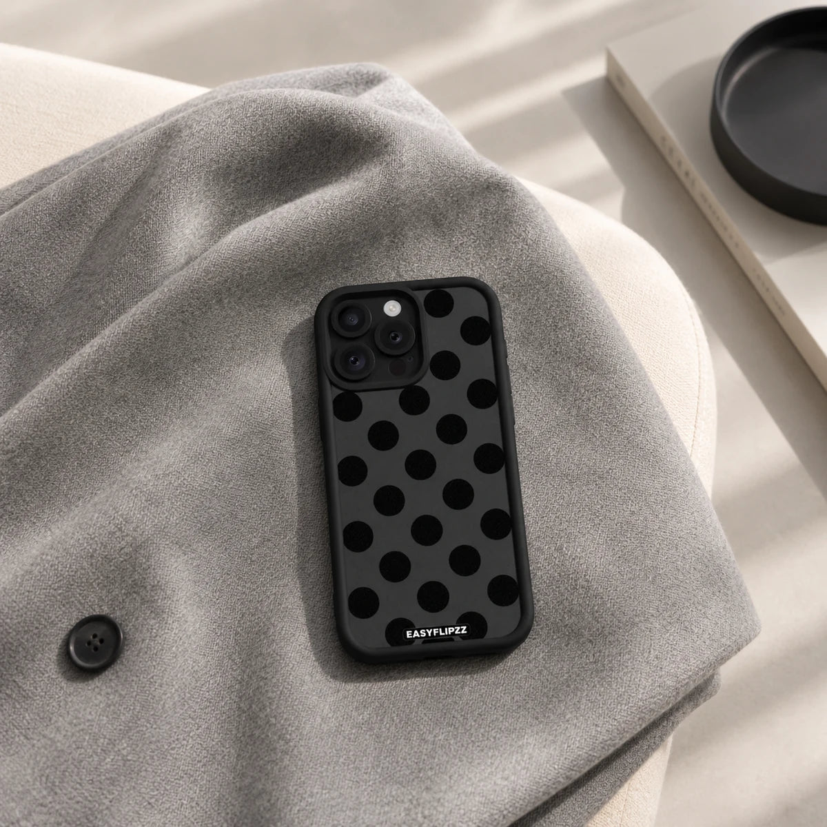 EasyFlipzz gallery lifestyle Nougat Black Base Set