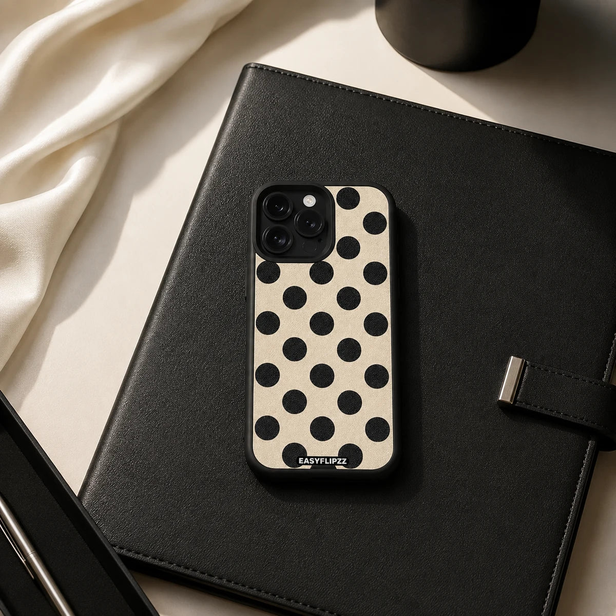 EasyFlipzz gallery lifestyle Opaline Black Base Set